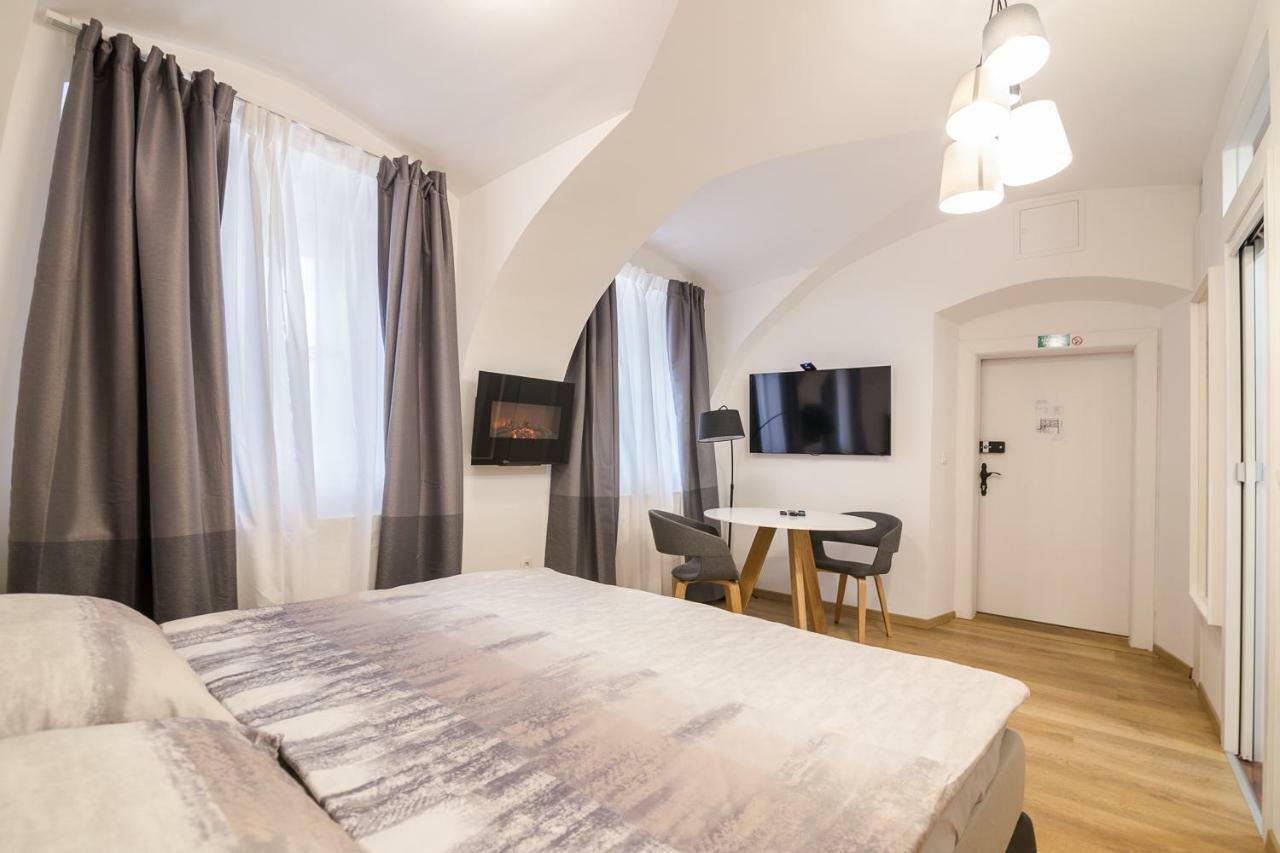St. Marks Apartment 2 ซาเกร็บ ภายนอก รูปภาพ