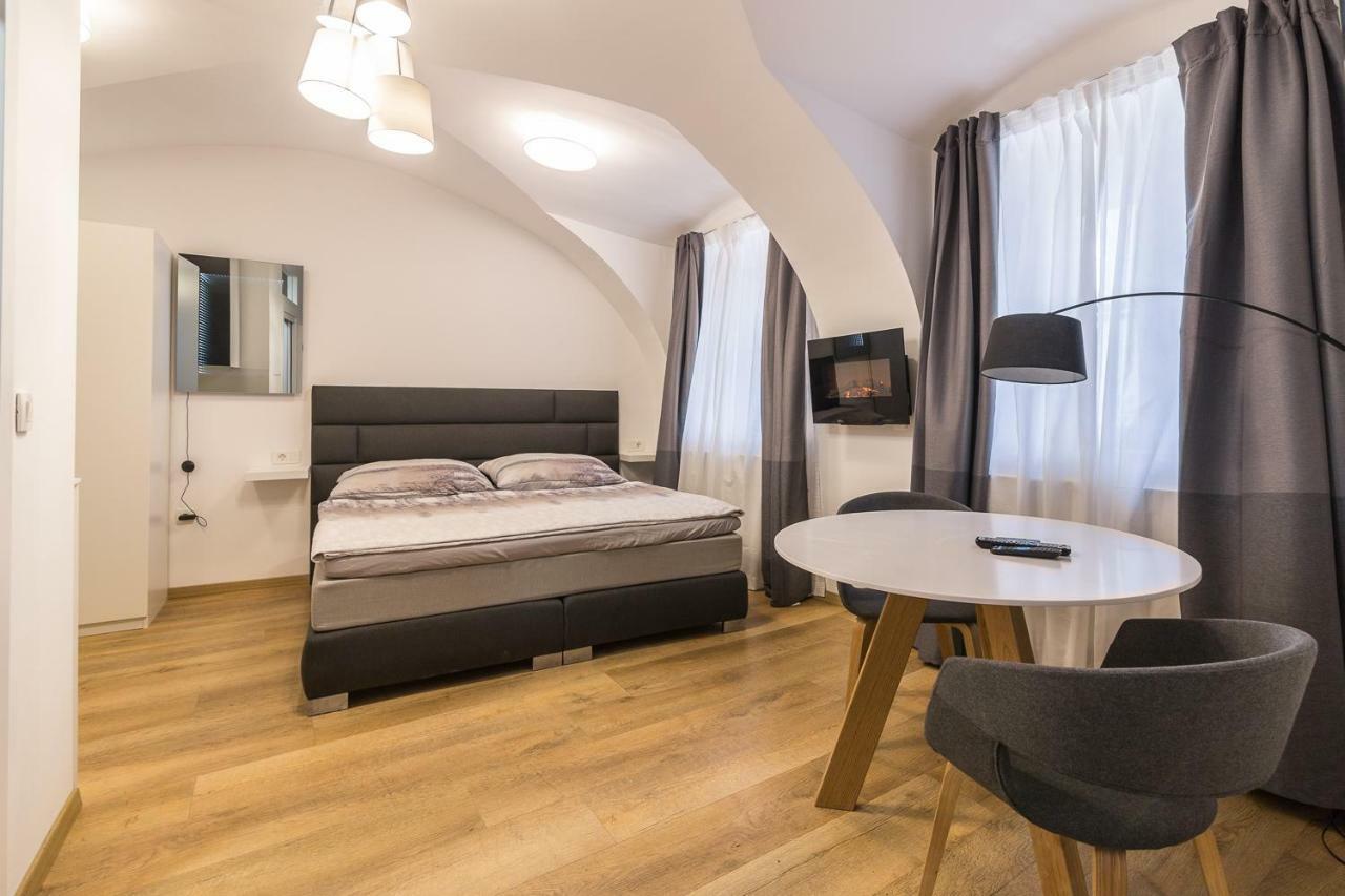 St. Marks Apartment 2 ซาเกร็บ ภายนอก รูปภาพ
